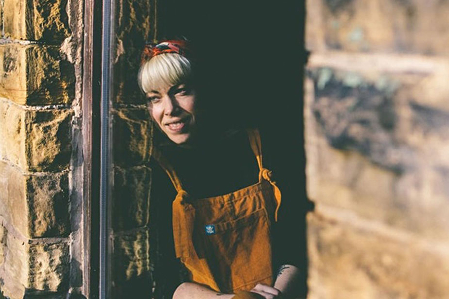 Image of Helen Mort.